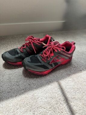 Brooks Cascadia GTX Women’s Waterproof Gore-Tex Trail Running Shoes Black/Pink 9